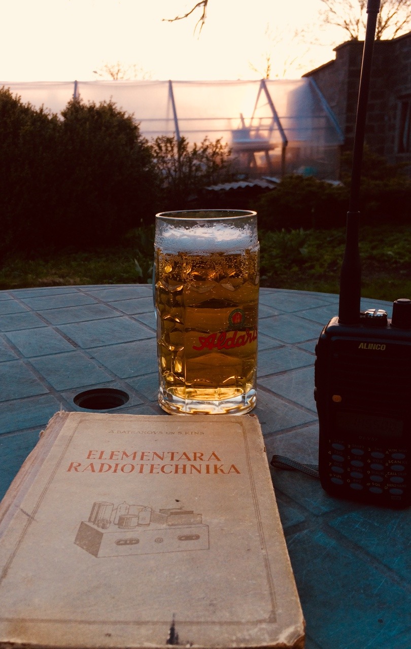 A. Batrakovs un S. Kins “Elemtārā radiotehnika